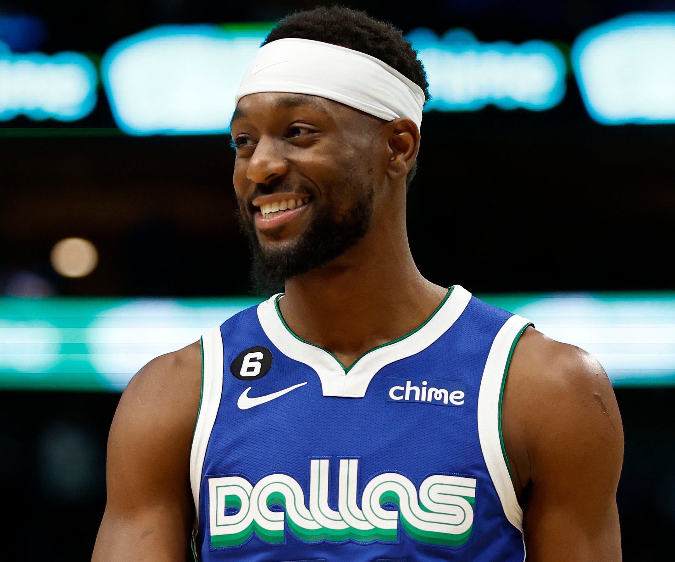 体育激情碰撞温情 “橙色海啸”再现泰山主场